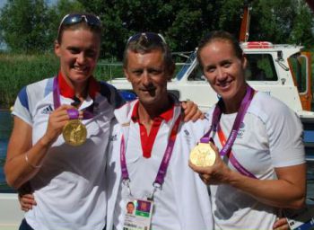 Robin williams with Heather Stanning and Helen Glover